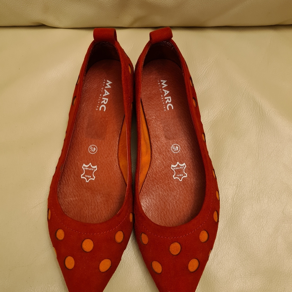Red flats - Picture 2 of 4
